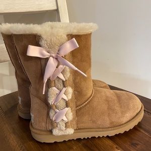 UGG women’s Pala boots size 6